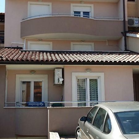 Twins Apartment Пула Екстериор снимка