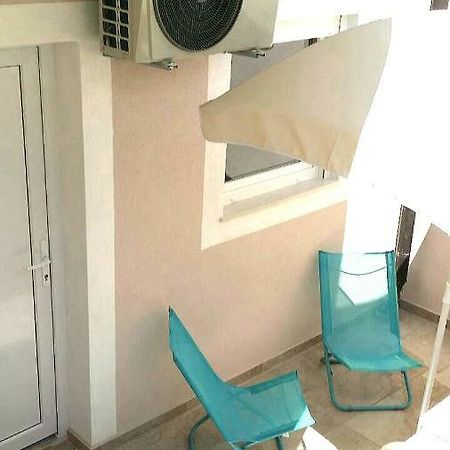 Twins Apartment Пула Екстериор снимка