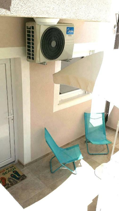 Twins Apartment Пула Екстериор снимка